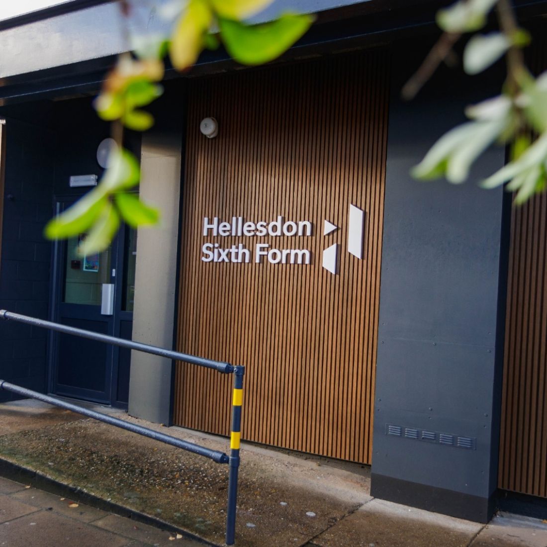Hellesdon-Sixth-Form-Signage03